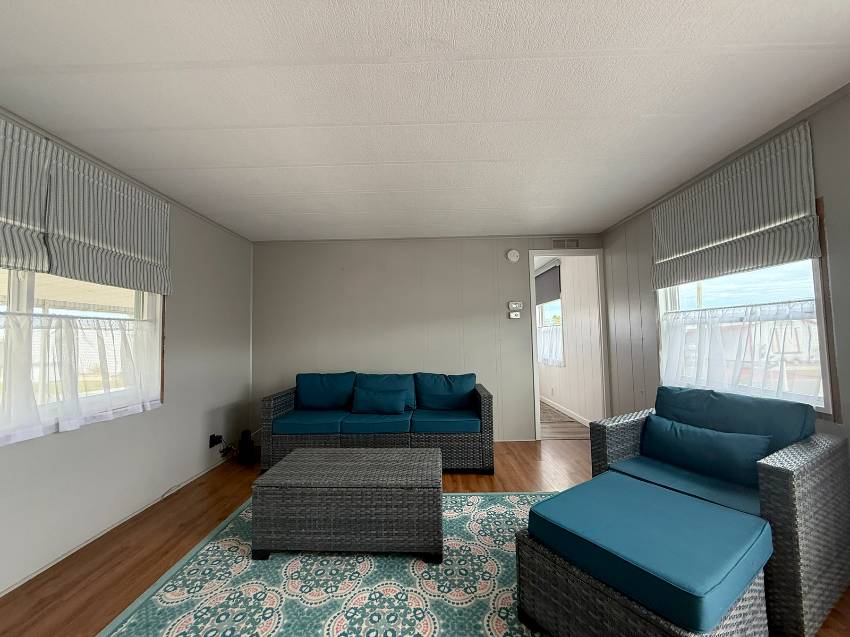 17 Larkspur Ave a Palmetto, FL Mobile or Manufactured Home for Sale